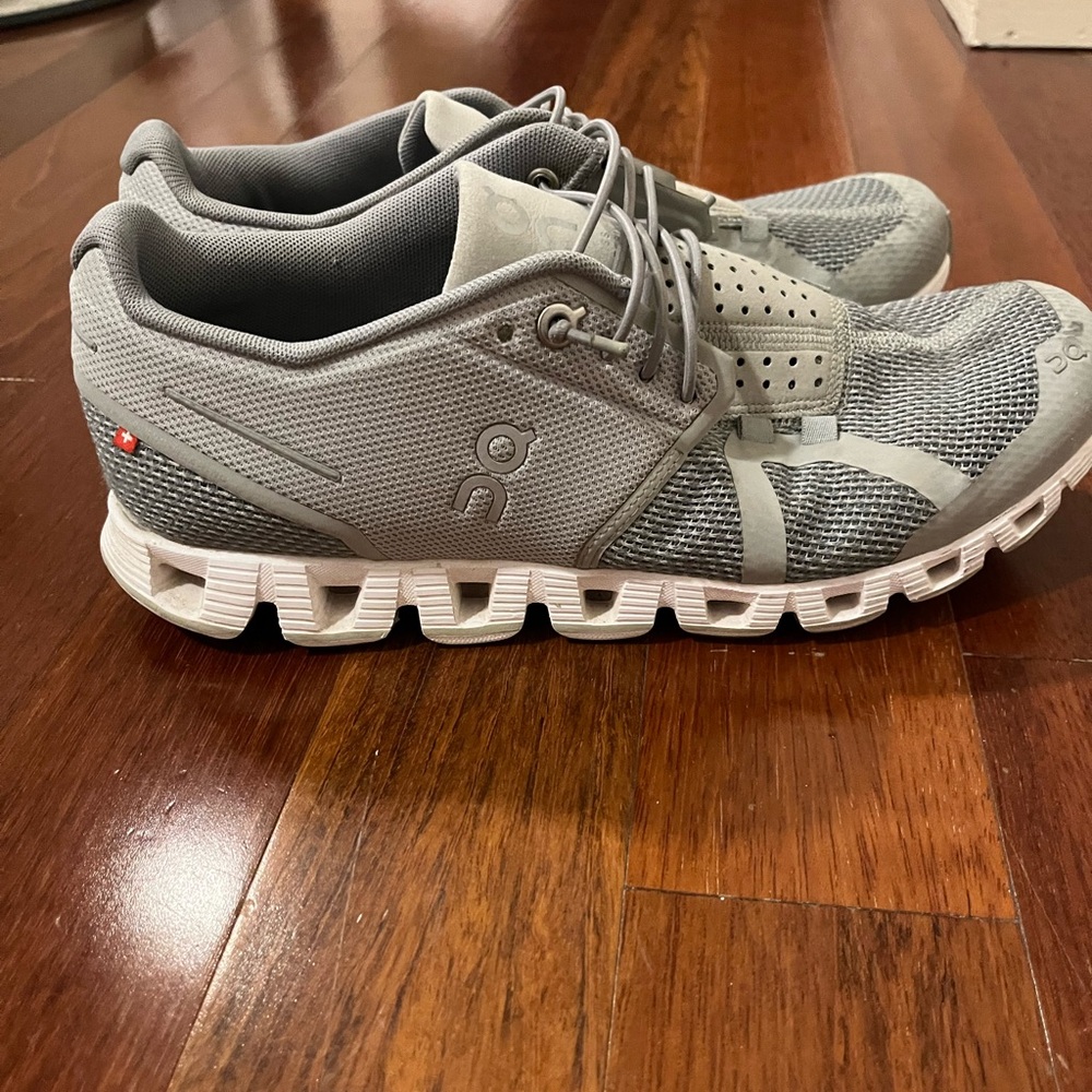 On Running- Cloud 5 women’s shoe